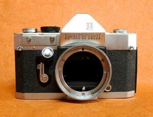 l269 PETRI フィルムカメラ 一眼レフカメラ マニュアルフォーカス サイズ：約 幅14×高さ9.5×奥行5ｃｍ /60
