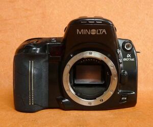 l284 MINOLTA 807si 一眼レフカメラ フィルムカメラ オートフォーカス サイズ：約 幅14.5×高さ10.5×奥行7ｃｍ /60