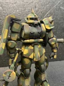 ガンプラ HGUC 1/144 MSｰ06 ザクⅡ オリジナルカラー迷彩塗装 完成品