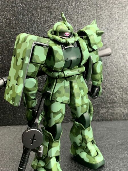 ガンプラ HGUC 1/144 MSｰ06 ザクⅡ オリジナルカラー迷彩塗装 完成品