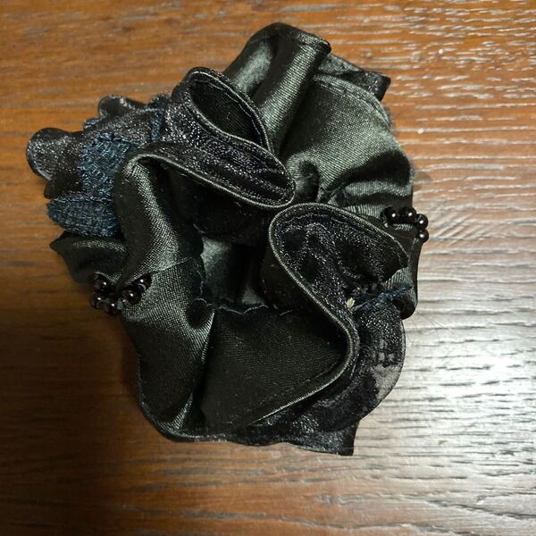 ★シュシュ 黒