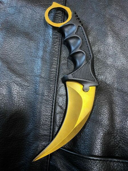 特価出品！！迫力の本格カランビットナイフ　フルタングナイフ　サバイバルナイフ！Karambit　サバイバルナイフ！匿名配送！