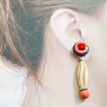 新品即決◆ハンドメイド　スタッドピアス　ボタン　アクセサリー　レトロポップ　ブルー　オレンジ　手作り　ゆらゆら_画像5