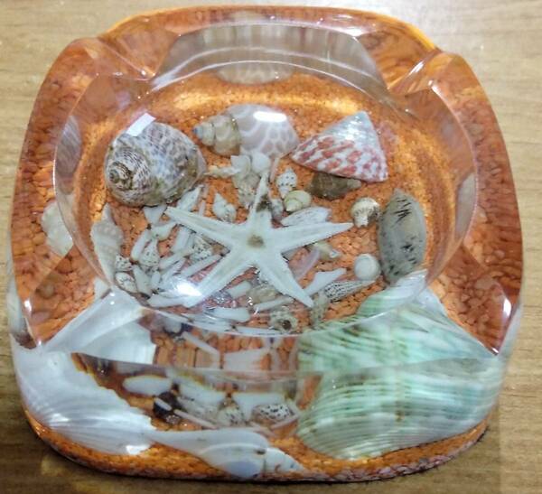 「貝殻(シェール)入り ガラス製灰皿」　海/ハワイ