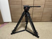 Manfrotto 504HD ヘッド、脚 ケース付き_画像1