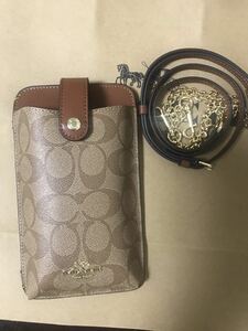 新品未使用　COACH スマホショルダー 大人気フォーン クロスボディ