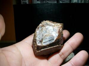 国産鉱物　福岡県　磁石山　灰鉄石榴石　アンドラダイトガーネット　単結晶　巨晶　照りあります　定型外発送