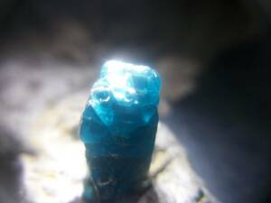 ブラジル　宝石質　ブルーアパタイト　青色燐灰石　単結晶　定型外発送