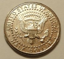 手品用50セントコイン 入るはずの無い硬貨がペットボトルに入ります。_画像2