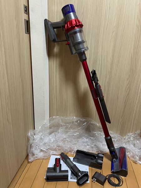 送料無料~(動作品)dyson SV12 ダイソン コードレスクリーナー (附属品多数)(C-11)