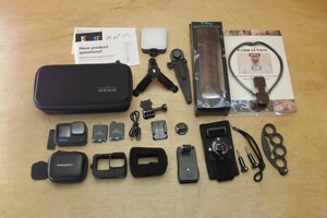 GoPro HERO11 Black バッテリー2つ 256GBMicroSD 49LEDビデオライト パススルーサイドドア付 GPS 10m防水 5.3K60P動画 水平ロック 送料無料
