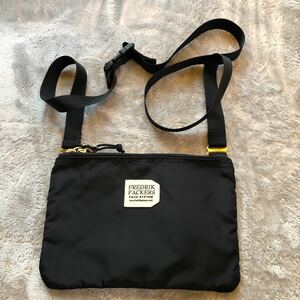 FREDRIK PACKERSのサコッシュ　ショルダーバッグ美品