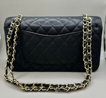 美品 シャネル キャビアスキン マトラッセ ゴールドチェーン ダブルフラップ ダブルチェーン ショルダーバッグ CHANEL ブラック_画像2