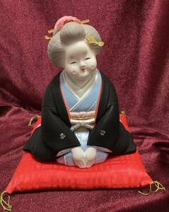 日本人形 ♪ お福さん 座布団付 陶器 商売繁盛 縁起物 置物 インテリア 