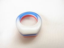 トリコロールカラーが可愛らしい　赤青白の3色　マリンカラー　材質不明　ボリューム感　インパクト感　素敵なリング　サイズ10号　指輪☆_画像4