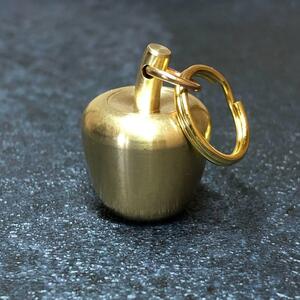 真鍮　小物入れ　リンゴ　かわいい　アクセサリー　キーホルダー　二重カン付