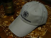 限定入荷 S&W カーキ キャップ 米国イベント用 帽子 オリジナル キャップ ベースボールキャップ ベージュ クリーム_画像1