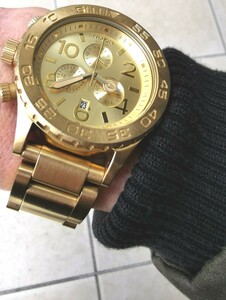  Nixon. all Gold . men's wristwatch left profit . right arm for 