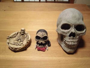 ドクロの灰皿２点と貯金箱１点のセット　　　　　　　　　髑髏　スカル　アッシュトレイ　骸骨　ガイコツ