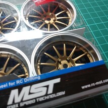 新品 未開封 MST ホイール リム用カッティングステッカーロゴ付 1/10ラジコン オフセット可変ホイール 4個分 ①_画像4