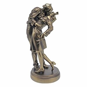 勝利のキス：小　歴史の感動的瞬間 第二次世界大戦終戦　ブロンズ風インテリア置物オブジェ飾り彫刻ホームデコ雑貨平和恋人装飾品アメリカ