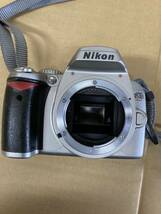 SY2707　NIKON デジタルカメラ D40/レンズ Nikon DX AF-SNIKKOR 18-55mm 1:3.5-5.6GⅡED 未確認 現状/ジャンク品_画像2