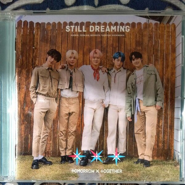 ＳＴＩＬＬ ＤＲＥＡＭＩＮＧ （ＵＮＩＶＥＲＳＡＬ ＭＵＳＩＣ ＳＴＯＲＥ限定盤） ＴＯＭＯＲＲＯＷ Ｘ ＴＯＧＥＴＨＥＲ