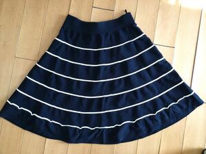 TO BE CHIC toe Be Schic knee height flair skirt navy blue size 40/Lfemi person on goods mama .