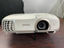 A2663)ランプ時間976H 動作美品　EPSON エプソン PROJECTOR ホームプロジェクター 32H EH-TW5200 LCD 3D 本体 34型～328型_画像2