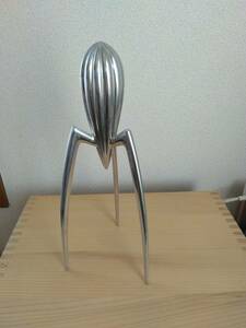 Philippe Starck( Philip * start ruk) design lemon squeezer JUICY SALIF( BRAND : ALESSI )