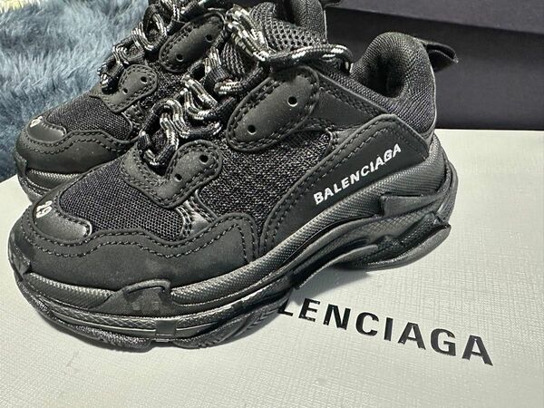 バレンシアガスニーカー　BALENCIAGA29子供サイズ