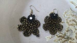  black × Gold color MIX cloth shape * flower earrings 