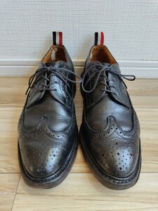 トム・ブラウン THOM BROWNE NEW YORK 革靴 レザーシューズ ロングウイングチップ ブローグ トリッカーズ イギリス製 グレインレザー