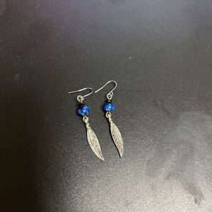 ホタルガラス フェザーピアス/チタンフック