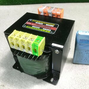 春清f018 スワロー電機 【2021年製】 複巻トランス 変圧器 マルチトランス M21-1KE■容量1KVA ネジアップ式フィンガープロテクト端子台