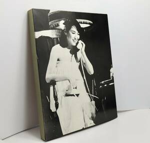 Art hand Auction 非売品☆ 桃井かおり 写真パネル(木製) B, タレントグッズ, 写真