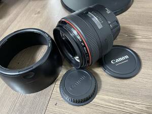 CANON　EF　85mm　1:1.2　L　ULTRASONIC　LENS　　レンズフード　キャップ付　　キャノン　85 1.2 