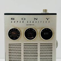 X656-Z14-46 ◎ SONY ソニー SUPER SENSITIVE トランジスタ ラジオ TR-817 小型 高機能 高周波増幅装置 1962年 レトロ オーディオ機器 ④_画像2