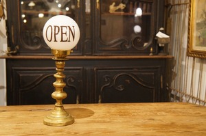 フランスアンティーク 真鍮製 燭台 OPENサイン テーブルランプ/オープンサイン/キャンドルホルダー/リメイク/蝋燭/スクールハウス/antique