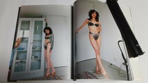 三浦 理恵子 写真集「hugs」02.7.24発行_画像1