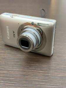【♯5843】Canon　キャノン　IXY-210F　Silver　シルバー　デジタルカメラ　デジカメ　動作確認済　充電器/バッテリー付き　