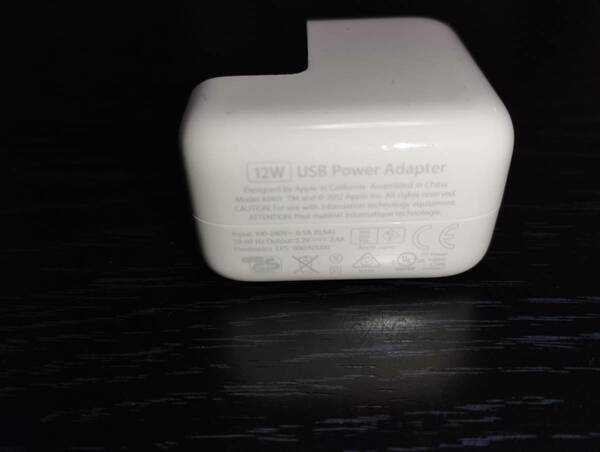 Apple 12W USB Power Adapter / アップル 12W USB電源アダプタ A1401