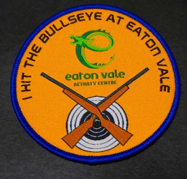  《射撃競技》円型■『I HIT THE BULLSEYE』 新品英国　イギリスUK Scouting Easton Vale Activity Centre 刺繍ワッペン◆UK Nature 美術 