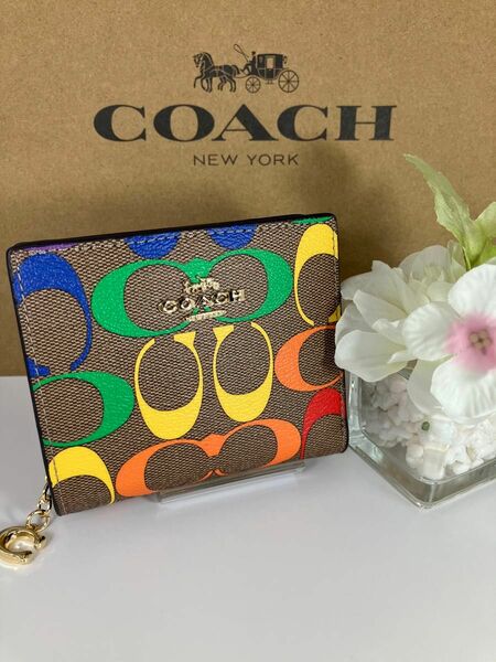 新品　未使用　COACH コーチ イエローフローラルスモール二つ折り財布　箱、紙袋付き