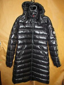 モンクレール　MONCLER　20AW 現行モデル　 MOKA 　袖　ロゴ　ワッペン　フード　ダウン コート 黒　4　国内正規品