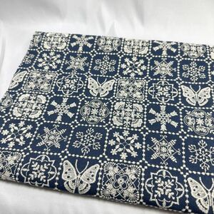 刺繍・シーチング.リネン生地・幅138ｃｍ×50ｃｍ・紺色.格柄.