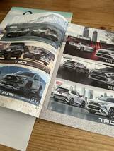 トヨタ RAV4 本カタログ セット 2022年10月　オプションカタログ付き　TOYOTA 全75ページ_画像2