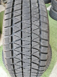 A613 265/60R18 110Q BRIDGESTONE BLIZZAK DM-V3 2本セット　2021年製　一本パンクの修理済み