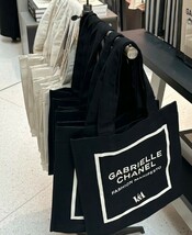 シャネルChanel 　V&A美術館　コラボトートバッグ　ガブリエル　新品未使用品　ノベルティ トート エコバッグ キャンバス ブランド　非売品_画像3