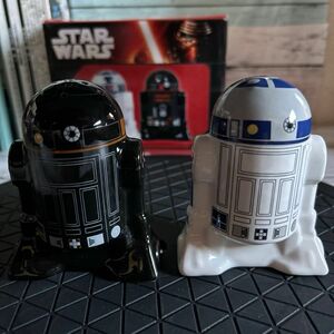 希少！ディズニー　スターウォーズ　R2-D2 R2-Q2 塩、胡椒調味料入れ　インテリアにも！